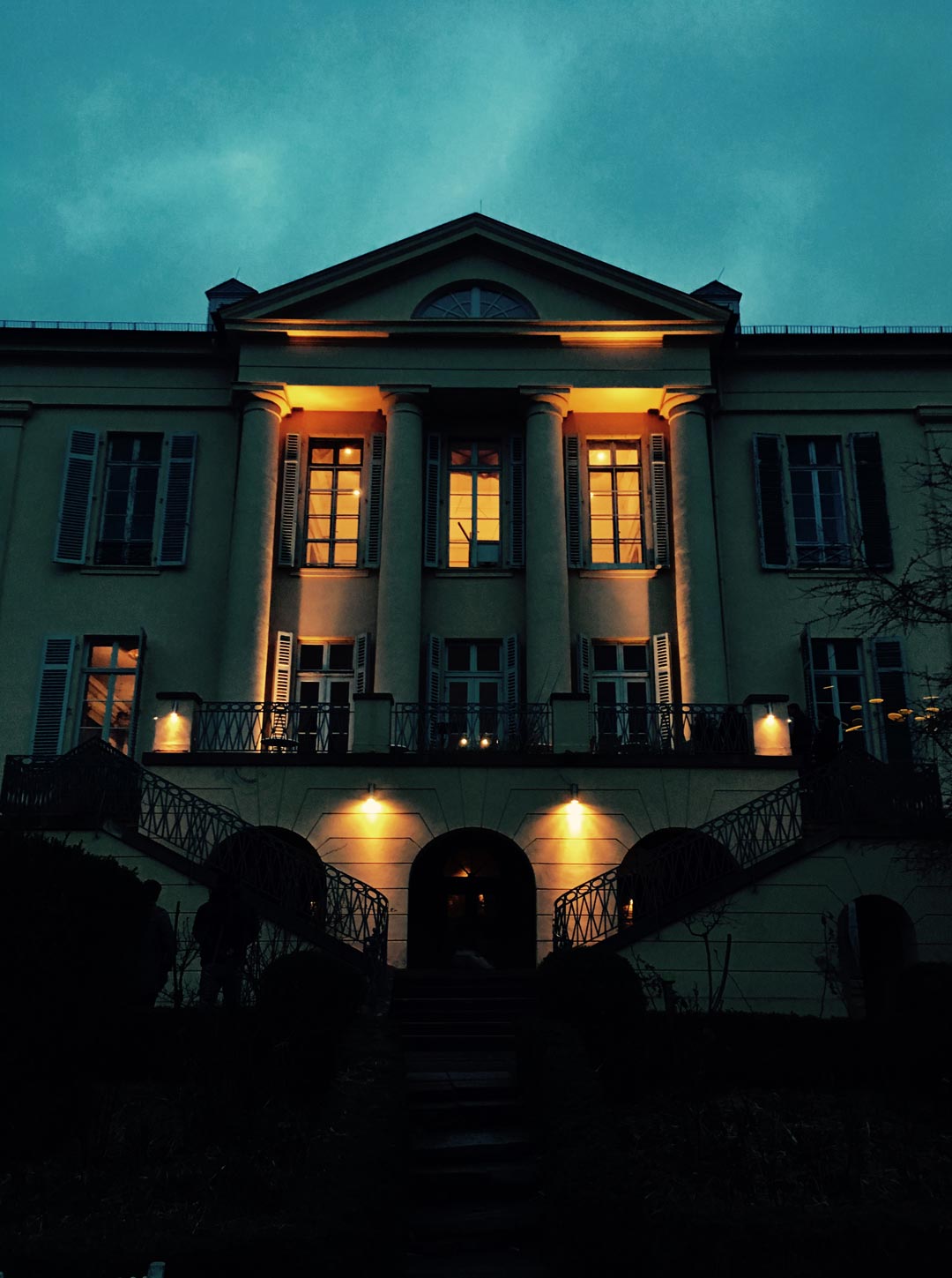 Ein Nachtmahl in völliger Dunkelheit im Schloss Freudenberg – dies ist ein Preis, der auf glückliche Gewinner wartet.